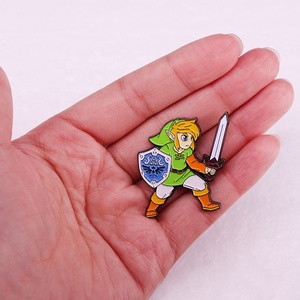 Ghim Trò Chơi Mô Phỏng Người Đàn Ông Huy Hiệu Kim Loại Tinh Tế Thời Trang <span class=keywords><strong>Pin</strong></span> Tráng Men Tùy Chỉnh Phổ Biến Từ Nhà Máy - Product Image 3