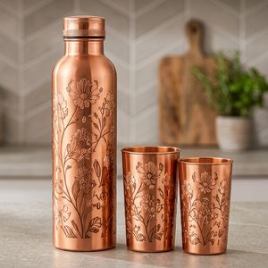 Juego de Botella y Tazas de Agua de Cobre Hechas a Mano, Herméticas, con Diseño Floral Grabado, Ecológicas - Product Image 1