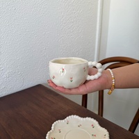 Juego de Taza y Platillo de Cerámica con Diseño de Cuentas de Estilo Elegante, Vajilla con Forma de Flor Irregular, Juego de Tazas de Cerámica con Esmalte Beige