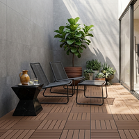Dalles de terrasse carrées modernes à emboîtement DIY, sans adhésif, en composite bois-plastique hautement recyclé, écologiques, imperméables et ignifuges