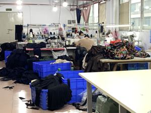 Set Tuta Sportiva Alxin Personalizzata Taglie Forti con Felpa a Collo Tondo e Pantaloni Jogger Traspirante Autunnale per Ragazze e Donne - Product Image 5