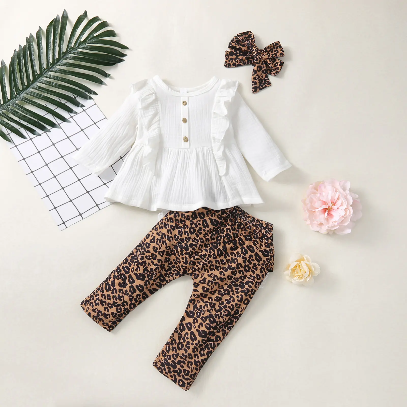 幼児の赤ちゃんの女の子の服セット幼児の綿のフリルシャツヒョウのズボンの服の女の子の綿の服セット
