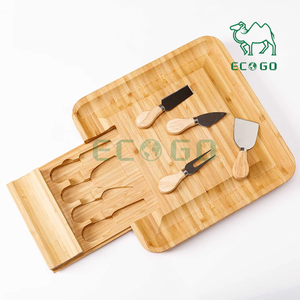 Plateau de service alimentaire carré en bambou pour la maison, la cuisine, les fêtes, les cadeaux, mini planche à fromage avec ensemble de couteaux - Product Image 4
