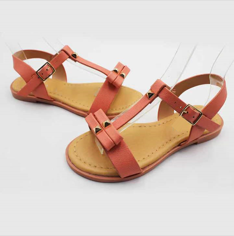 สีแดงเข้ม