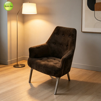 Fauteuil à dossier haut de style nordique en tissu velours capitonné avec pieds en bois massif pour salon/hôtel/villa/appartement