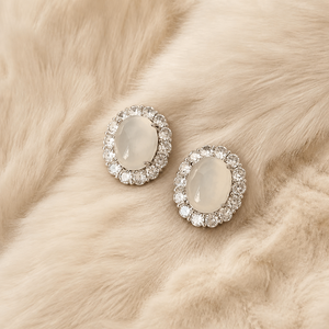 Boucles d'oreilles clous ovales en acier inoxydable avec agate blanche et zircon cubique, style halo, élégantes, pour femmes, vente en gros OEM/ODM - Product Image 2