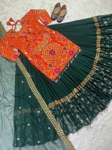 Conjunto de Lehenga Choli de Seda de Mantequilla con Estampado de Diseñador Clásico, Hermoso Conjunto de Lehenga Choli con Dupatta, Estampado y Bordado - Product Image 3