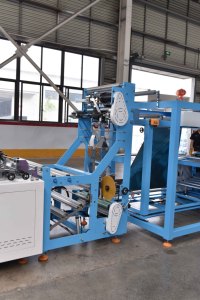 Máquina de fabricación de bolsas de compras de tela no tejida ultrasónica de alta velocidad, máquina de fabricación de bolsas con fuelle lateral spunbond - Product Image 4