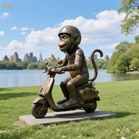 Parc urbain extérieur personnalisé décoration publique moderne grande statue d'animal coulée en bronze grandeur nature singe manèges vélo Sculpture en bronze