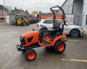 Utilisé pour le tracteur compact BX231 21HP 4WD avec moteur, véhicule agricole utilitaire Orange Farm - Product Image 1