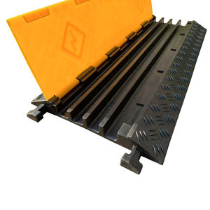 Heavy Duty Pvc Trunking 4-kanaals Verkeersdrempels Kabel Beschermer Cover Rubber Plastic Kabel Ramp Voor Rijbaan Veiligheidskabel Lade - Product Image 2