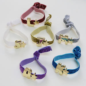 สายรัดข้อมือยางยืดประดับกลิตเตอร์ ตัวอักษร หัวใจ ของขวัญสำหรับเพื่อน งานปาร์ตี้ คู่รัก - Product Image 1