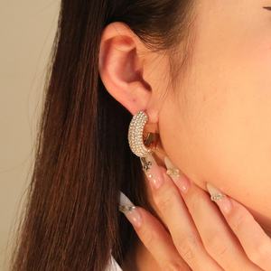 Pendientes de Aro Gruesos de Acero Inoxidable con Baño de Oro de 18k, Diseño en Forma de C, con Incrustaciones de Diamantes y Circonitas, Resistentes al Agua, Venta al por Mayor de Joyería de Moda para Mujer - Product Image 3