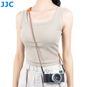 สายคล้องคอสำหรับกล้อง JJC Professional ผลิตจากโพลีเอสเตอร์และหนังไมโครไฟเบอร์ สำหรับกล้อง Fujifilm และ Leica ความยาว 99-146 ซม. ดีไซน์ทันสมัย - Product Image 4