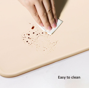 เสื่อให้อาหารสัตว์เลี้ยงสําหรับสุนัขแมว ซิลิโคนทําความสะอาดง่าย - Product Image 2