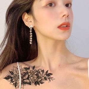 <span class=keywords><strong>Tatuajes</strong></span> Temporales <span class=keywords><strong>de</strong></span> Flores Sexys 2023 para Mujeres, Arte Corporal, Pintura para <span class=keywords><strong>Brazos</strong></span> y Piernas, Adhesivos <span class=keywords><strong>de</strong></span> <span class=keywords><strong>Tatuajes</strong></span>, Rosa Negra Realista - Product Image 4