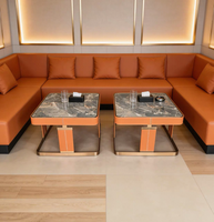 Table basse de luxe moderne avec plateau en marbre, structure en acier inoxydable doré et pieds recouverts de cuir pour salle VIP KTV