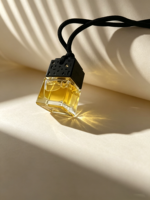 Pendentif de parfum décoratif de voiture de luxe bouteille en verre de longue durée désodorisant de voiture liquide suspendu parfum de voiture suspendu