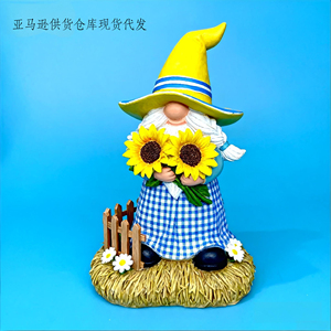 Set di Statuette Personalizzate in Resina di Gnomi della Foresta con Decorazioni di Scoiattoli e Funghi per Giardino Esterno e Arredamento Interno - Product Image 3