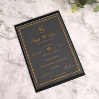 Enveloppe noire de luxe d'invitation de mariage acrylique transparente avec le texte de feuille d'or personnalisé