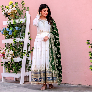 Ensemble de robe longue Anarkali brodée blanche et verte, avec dupatta en faux georgette et chiffon, tenue traditionnelle pour femmes, pour fêtes et mariages - Product Image 1
