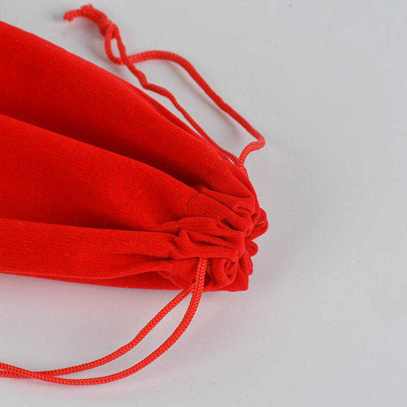 ถุงกำมะหยี่สีแดง