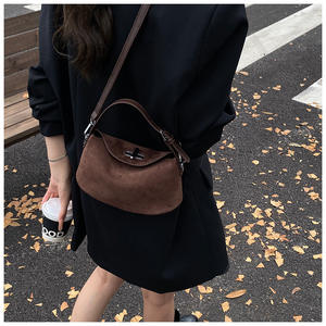 กระเป๋าสะพายไหล่ผู้หญิงขนาดใหญ่แบบสั่งทำพิเศษ สไตล์เรโทร โฮโบ โทท เมสเซนเจอร์ กระเป๋าโฮโบสไตล์เรโทรสำหรับสุภาพสตรี - Product Image 3