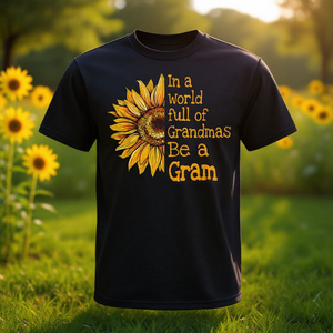 T-shirt Sunflower per nonna, manica corta, girocollo, stampa digitale unisex, riunioni di famiglia, feste - Product Image 3