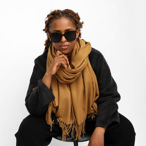 ผ้าคลุมไหล่ยาวให้ความอบอุ่นสำหรับผู้หญิงแฟชั่นฤดูหนาวผ้าพันคอมีพู่โพลีเอสเตอร์สีทึบผ้าคลุมไหล่แบบดั้งเดิมขนาด70*200ซม. - Product Image 3