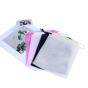 Stock 20*28CM <span class=keywords><strong>Pas</strong></span> <span class=keywords><strong>Cher</strong></span> Non-Tissé Logo Personnalisé Cadeau <span class=keywords><strong>Crampon</strong></span> de Glace Sacs à Cordon Rose Noir Beige - Product Image 5