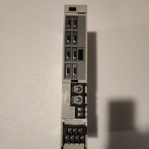 Module de contrôle industriel MDS-B-V2-1005 avec plusieurs connecteurs et borniers pour utilisation en équipement MDS-B-V2-1005 DCS Axis Dr - Product Image 5