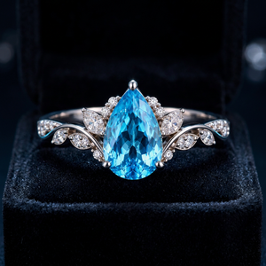 Bague de fiançailles en argent sterling 925 avec topaze bleue suisse taille poire et motif feuille de vigne, bijoux personnalisés en pierres précieuses, fabricant grossiste - Product Image 3