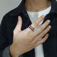 Vente en gros de bijoux OYA Bagues en acier inoxydable design tendance Bagues LGBT en émail coloré Arc-en-ciel pour femmes et hommes