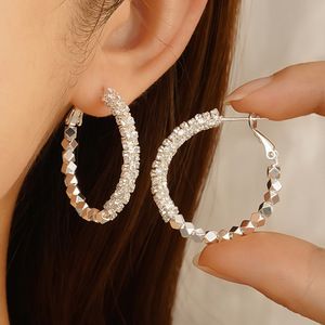 เครื่องประดับผมทรงกลวงขนาดกลาง<span class=keywords><strong>ส</strong></span>ำหรับผู้หญิง ดีไซน์ทันสมัยและหรูหรา พร้อมกิ๊บหนีบแบบฉลาม - Product Image 3