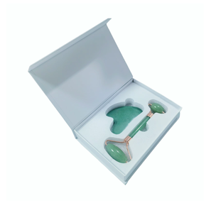 Outils de beauté en aventurine verte personnalisables, rouleau de massage et gua sha, coffret inclus - Product Image 3