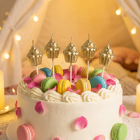 Bougie décorative en cire de paraffine dorée en forme de gâteau d'anniversaire, mignonne et artistique, faite à la main, avec mèche en coton, imprimée UV, sans gouttes, non parfumée, pour le Nouvel An chinois