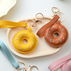 KR025 Llavero de Cuero Hecho a Mano con Forma de Donut, Accesorios Lindos para el Automóvil, Llavero de Cuero Hecho a Mano - Product Image 3