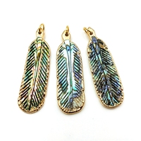 2025 bijoux hawaïens sculpté à la main naturel ormeau plume pendentif or garniture coquille plume feuille forme charme bricolage collier boucles d'oreilles