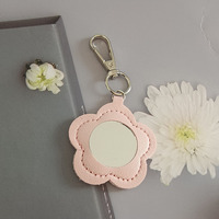 Miroir de maquillage Portable en cuir Pu porte-clés miroir Mini écouteur clé sac pendentif mignon porte-monnaie pendentif accessoires bijoux cadeau