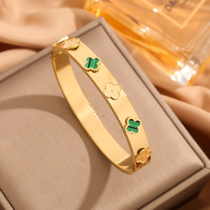Nueva Pulsera de Acero de Titanio Chapada en Oro para Mujer, Brazaletes de Moda Versátiles e Incoloros, Joyería de Pulsera de Oro de 18K - Product Image 4