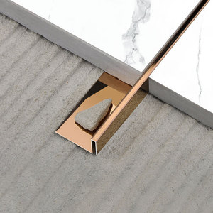 Bordure de <span class=keywords><strong>carrelage</strong></span> moderne en acier inoxydable 304 Ringo Silver de 1 mm en forme de L, étanche et durable, pour murs et sols intérieurs <span class=keywords><strong>d</strong></span>'hôpitaux et <span class=keywords><strong>d</strong></span>'appartements - Product Image 2