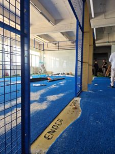 Terrain de padel super panoramique en verre trempé et gazon artificiel, solution clé en main pour les entrepreneurs du secteur sportif - Product Image 2