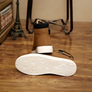 Nouvelles Bottes Martin Montantes à Lacets pour Hommes, Style Coréen Tendance 2026, Baskets Décontractées Rétro en Daim Style Britannique - Product Image 4