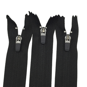 ซิปพลาสติก 3CC คุณภาพสูงแบบกำหนดเอง พร้อมตัวเลื่อนแบบปิด สำหรับกระเป๋า เสื้อผ้า รองเท้า และชุดเดรส - Product Image 1