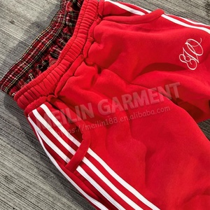 Pantalon de jogging streetwear rouge personnalisé à double taille, coupe et couture, en tissu épais, coupe oversize, jambe large évasée, double taille - Product Image 3