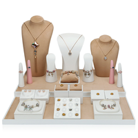 Retail Jewelri Necklac Sieraden Display Set Luxe Unieke Suede Beige Bangle Holder Sieraden Display Bustes Stands