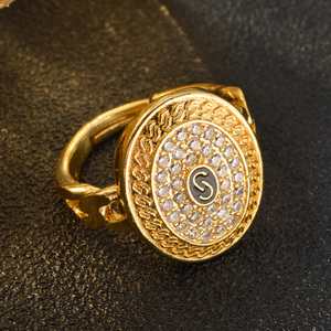 Bijou d'engagement personnalisable en cuivre plaqué or 18 carats avec zircon, gravé et poli, style antique populaire, pour femme, vente en gros - Product Image 1