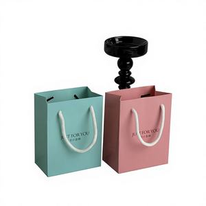 Sacs en carton kraft de luxe en gros, matériaux recyclés, impression UV, estampage à chaud, poignées en ruban, pour entreprises, shopping, supermarchés - Product Image 1