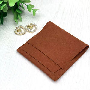 Pochette à bijoux en microfibre marron tendance avec logo gaufré, sac anti-poussière 8*8+4cm, forme personnalisée - Product Image 5