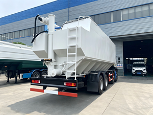 รถบรรทุกดีเซลสีขาวขนาด 8x4 พร้อมถังบรรจุแบบยกได้สำหรับขนส่งเมล็ดพืชและอาหารไก่ - Product Image 6